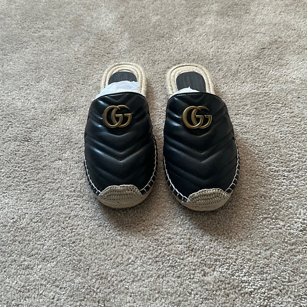Perfectly worn in excellent condition Gucci slippers